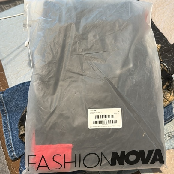 Fashion Nova Cargo Pant Size Small - Picture 4 of 5